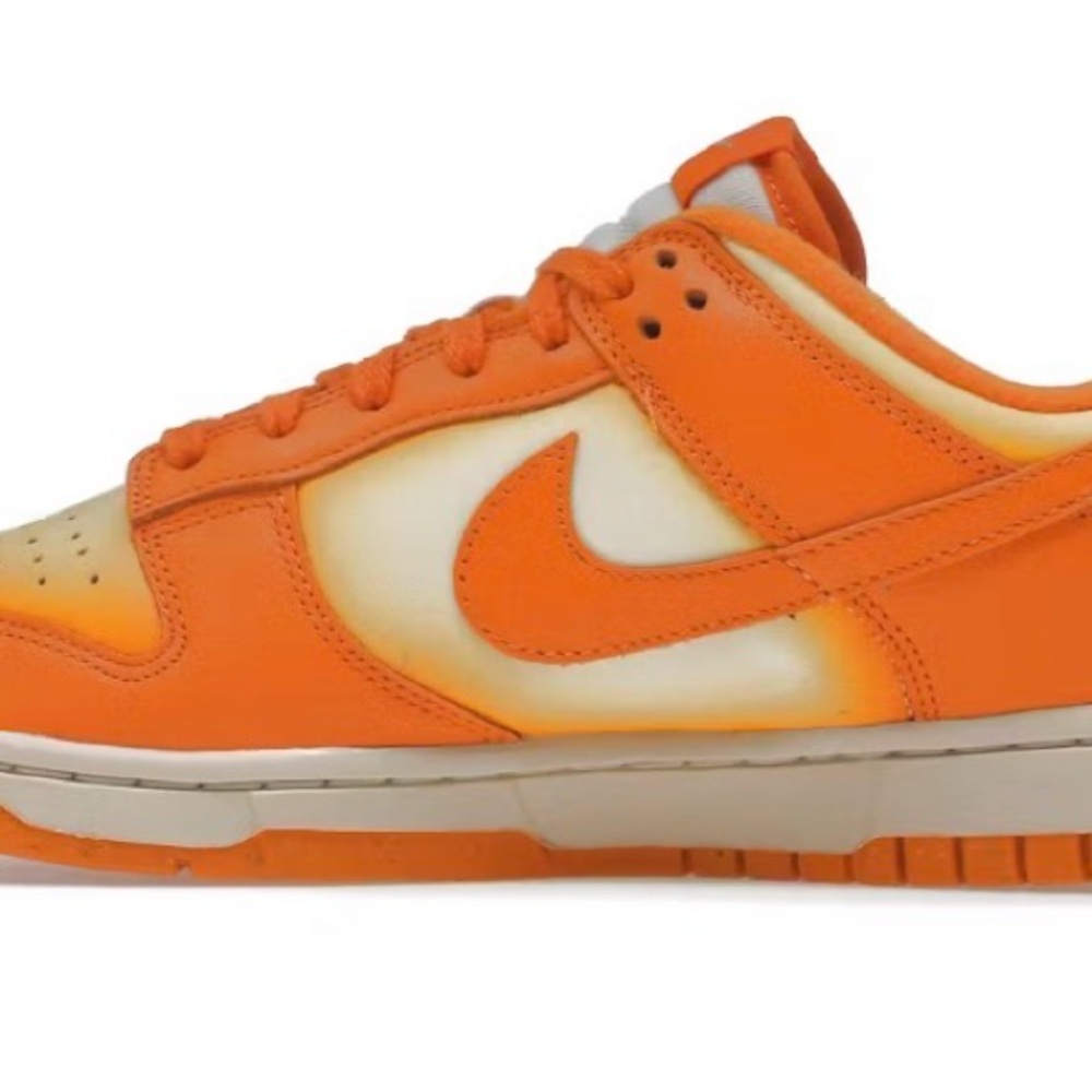 Nikes Dunk Low Magnum Orange